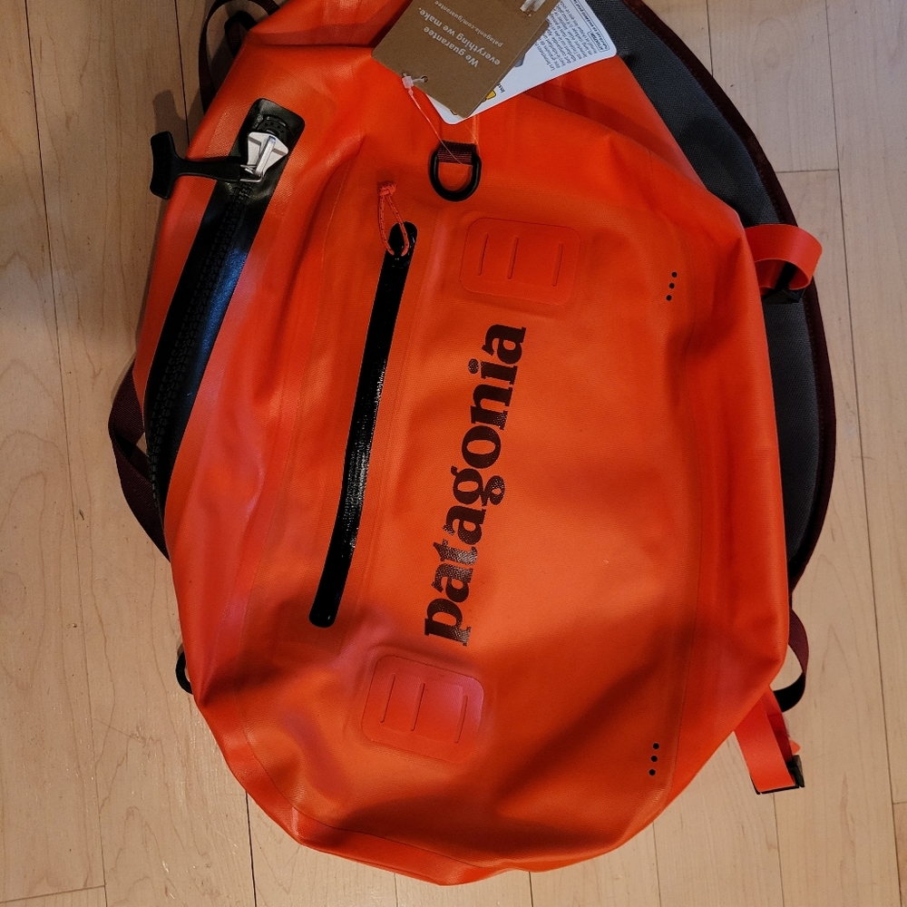 Patagonia Stormfront Sling NWT